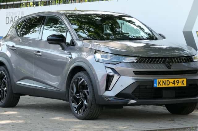 Renault Captur (2025) thumbnail 1