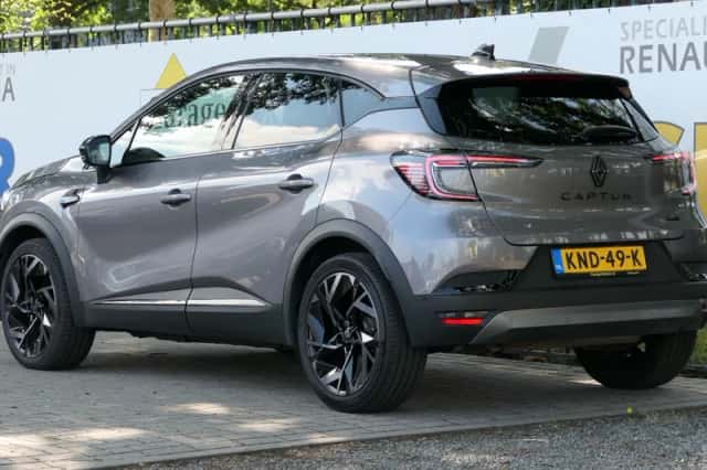 Renault Captur (2025) thumbnail 2