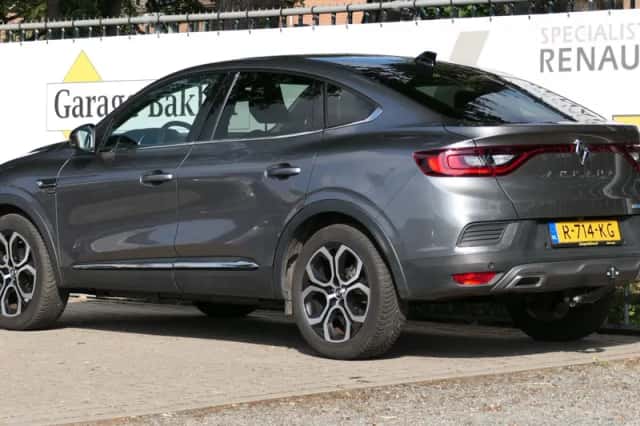Renault Arkana (2022) thumbnail 2