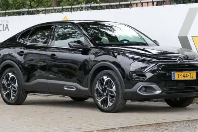 Citroën C4 X (2023) thumbnail 1