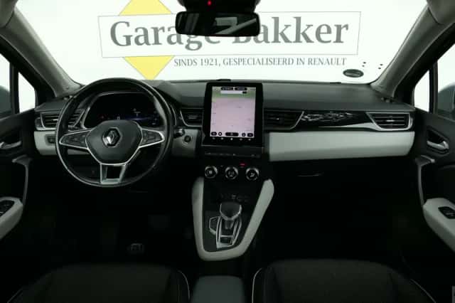 Renault Captur (2021) thumbnail 3