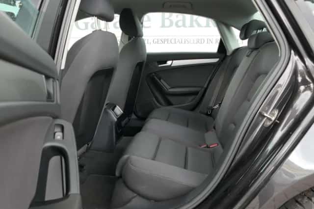 Audi A4 (2008) thumbnail 5