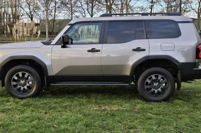 Toyota Land Cruiser (2024) thumbnail 2