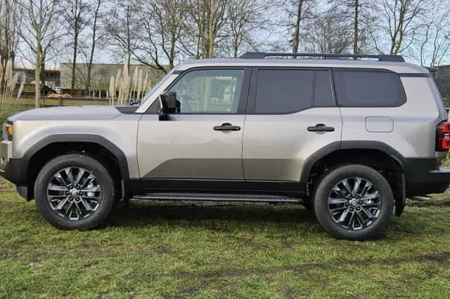 Toyota Land Cruiser (2024) thumbnail 2
