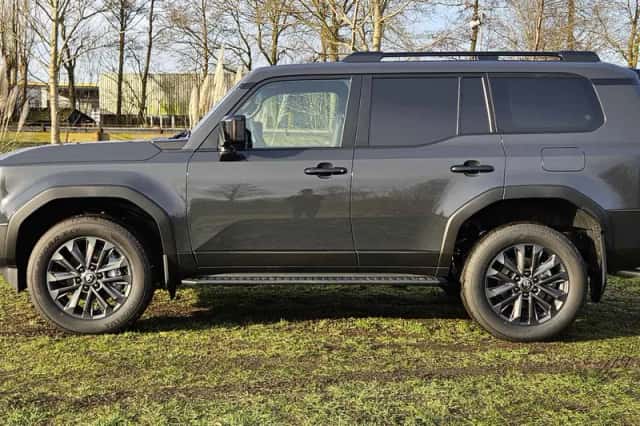 Toyota Land Cruiser (2024) thumbnail 2