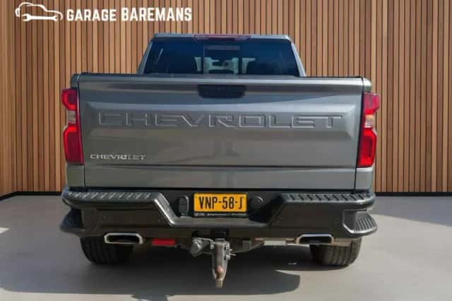 Chevrolet Silverado (2022) thumbnail 6