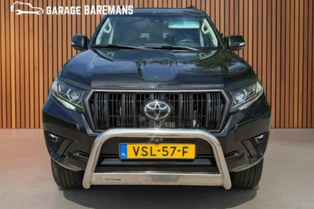 Toyota Land Cruiser (2022) thumbnail 2