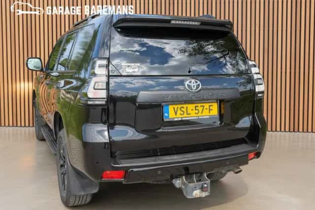 Toyota Land Cruiser (2022) thumbnail 5