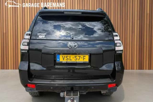 Toyota Land Cruiser (2022) thumbnail 6