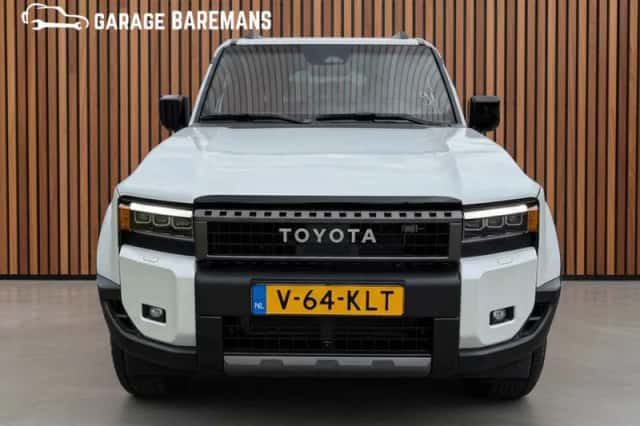 Toyota Land Cruiser (2024) thumbnail 2