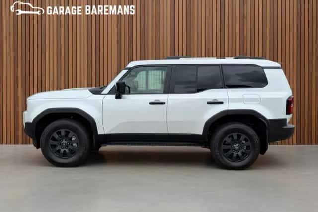 Toyota Land Cruiser (2024) thumbnail 4