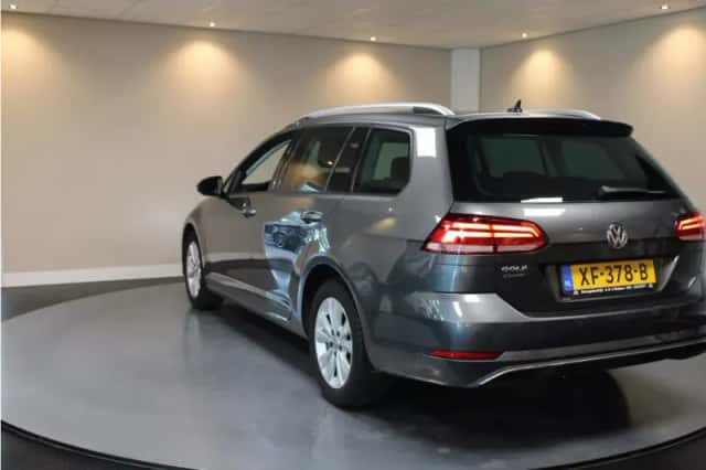 Volkswagen Golf (2019) thumbnail 3