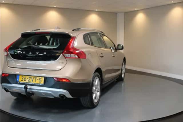 Volvo V40 Cross Country (2013) thumbnail 6