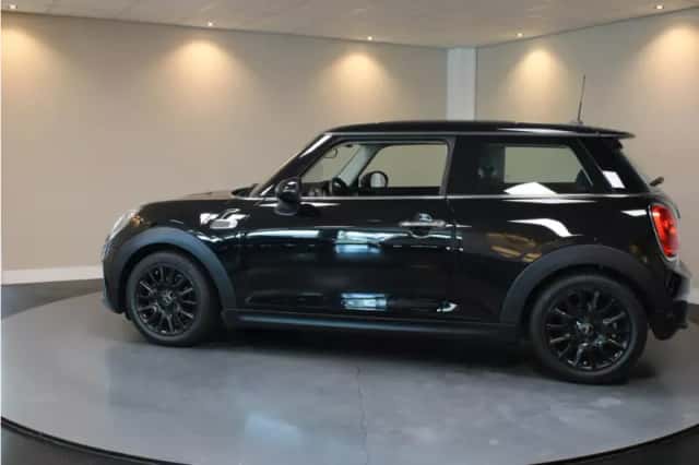 MINI Cooper (2018) thumbnail 2