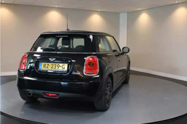 MINI Cooper (2018) thumbnail 4