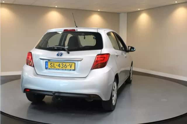 Toyota Yaris (2016) thumbnail 5