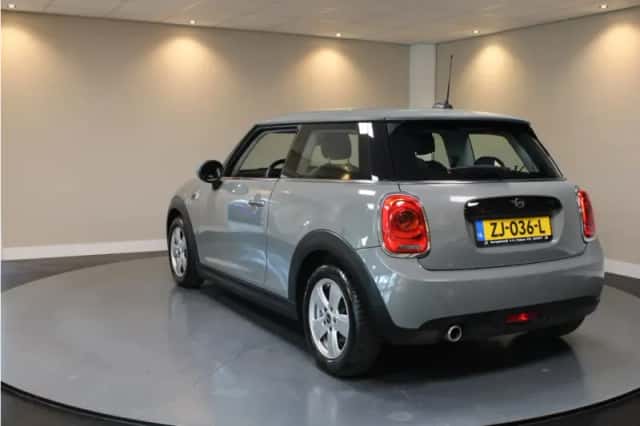 MINI Cooper (2019) thumbnail 4