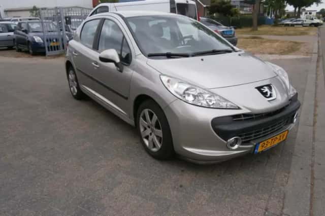 Peugeot 207 (2007) thumbnail 3