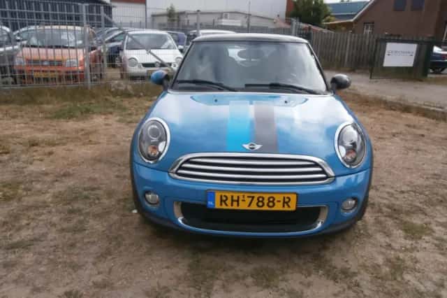 MINI Cooper (2012) thumbnail 2