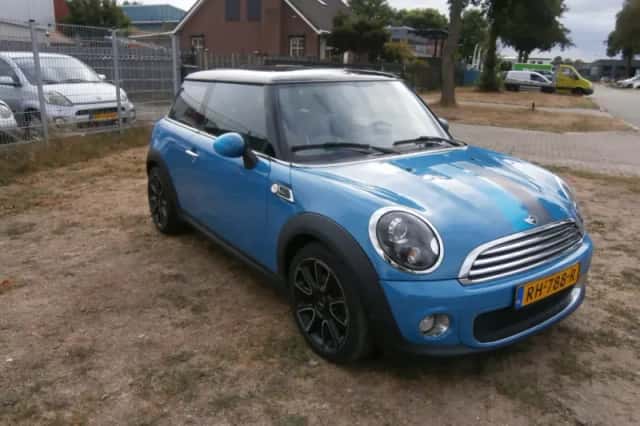 MINI Cooper (2012) thumbnail 3