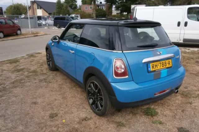 MINI Cooper (2012) thumbnail 4