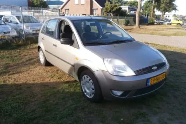 Ford Fiesta (2003) thumbnail 3