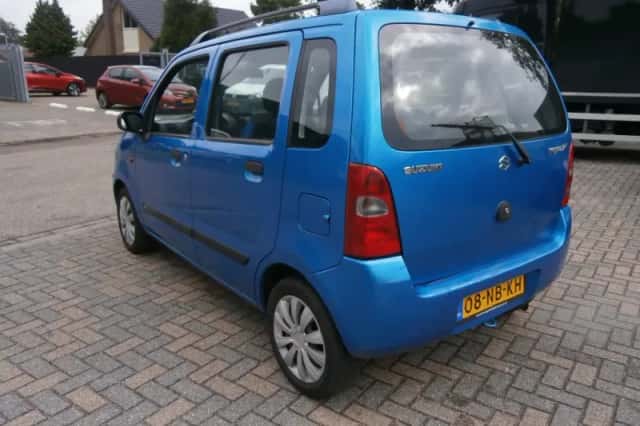 Suzuki Wagon R+ (2003) thumbnail 4