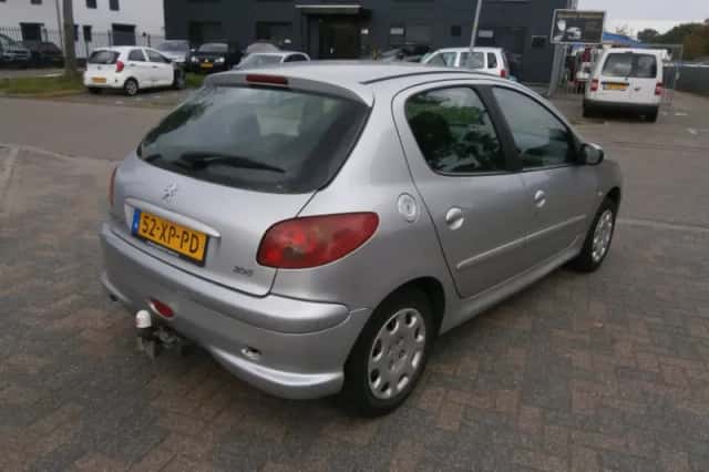 Peugeot 206 (2007) thumbnail 6