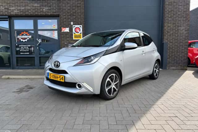 Toyota Aygo (2014) thumbnail 1