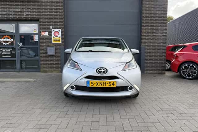 Toyota Aygo (2014) thumbnail 2