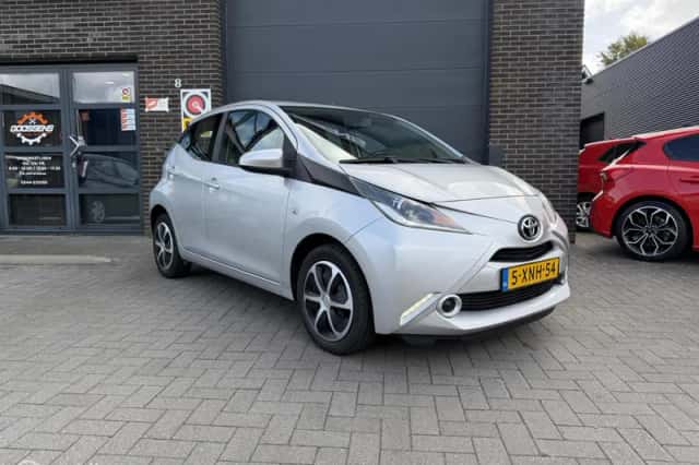 Toyota Aygo (2014) thumbnail 3
