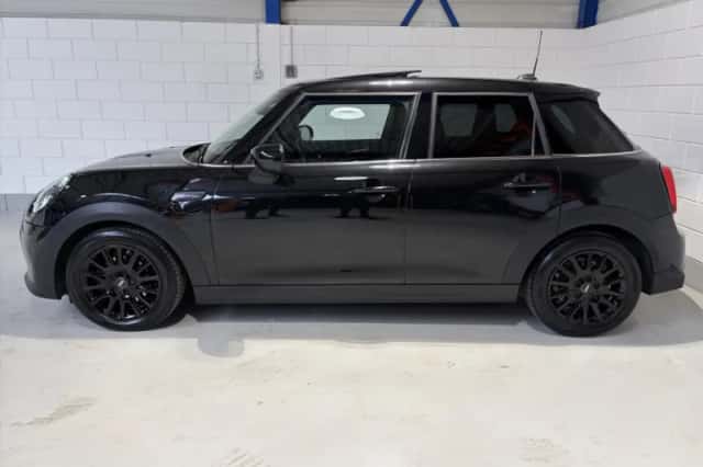 MINI Cooper (2023) thumbnail 6