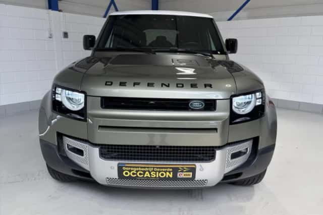 Land Rover Defender (2023) thumbnail 4