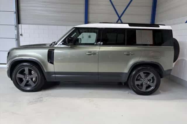 Land Rover Defender (2023) thumbnail 6