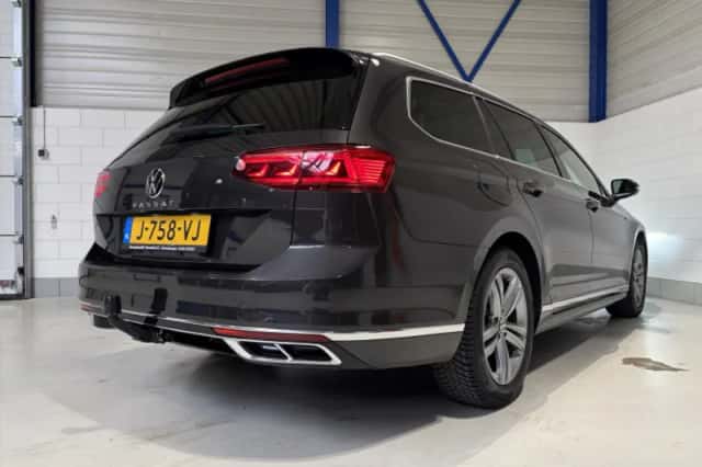 Volkswagen Passat (2020) thumbnail 2