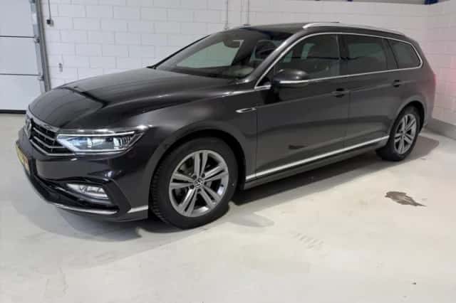 Volkswagen Passat (2020) thumbnail 5