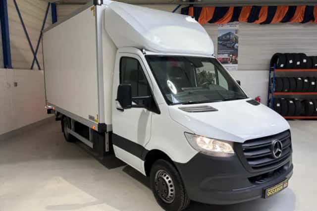Mercedes-Benz Sprinter (2023) thumbnail 1