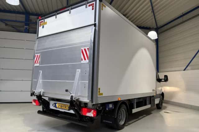 Mercedes-Benz Sprinter (2023) thumbnail 2