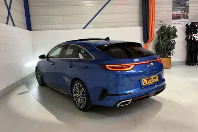 Kia ProCeed (2021) thumbnail 2