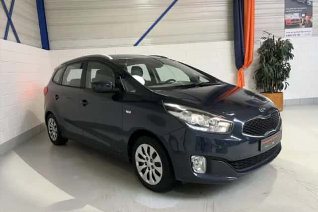 Kia Carens (2016) thumbnail 1