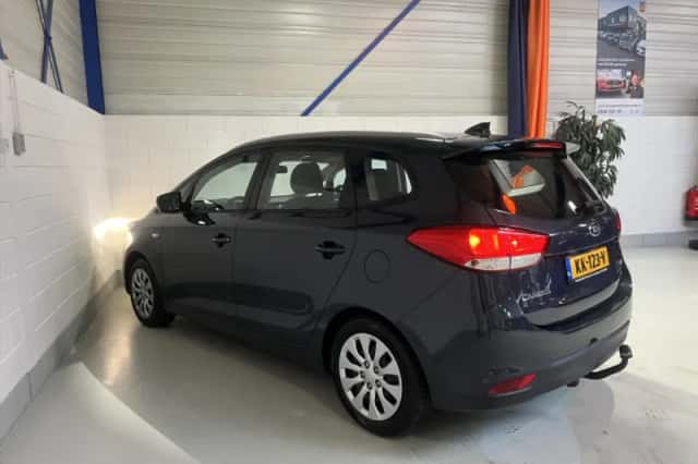 Kia Carens (2016) thumbnail 2