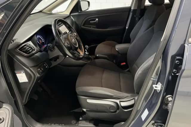 Kia Carens (2016) thumbnail 3
