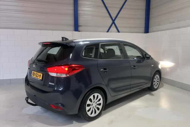 Kia Carens (2016) thumbnail 6