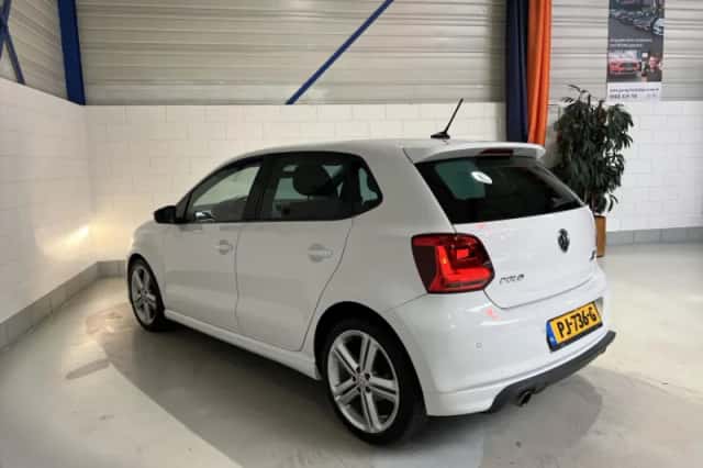 Volkswagen Polo (2017) thumbnail 2