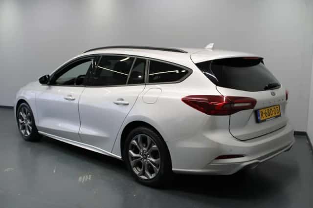 Ford Focus (2022) thumbnail 4