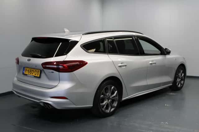 Ford Focus (2022) thumbnail 6