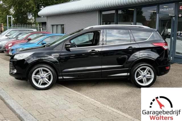 Ford Kuga (2016) thumbnail 2