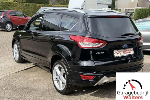 Ford Kuga (2016) thumbnail 3