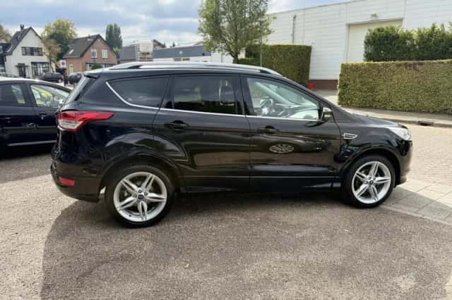 Ford Kuga (2016) thumbnail 6