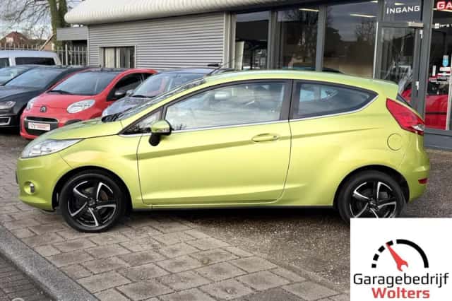 Ford Fiesta (2011) thumbnail 2